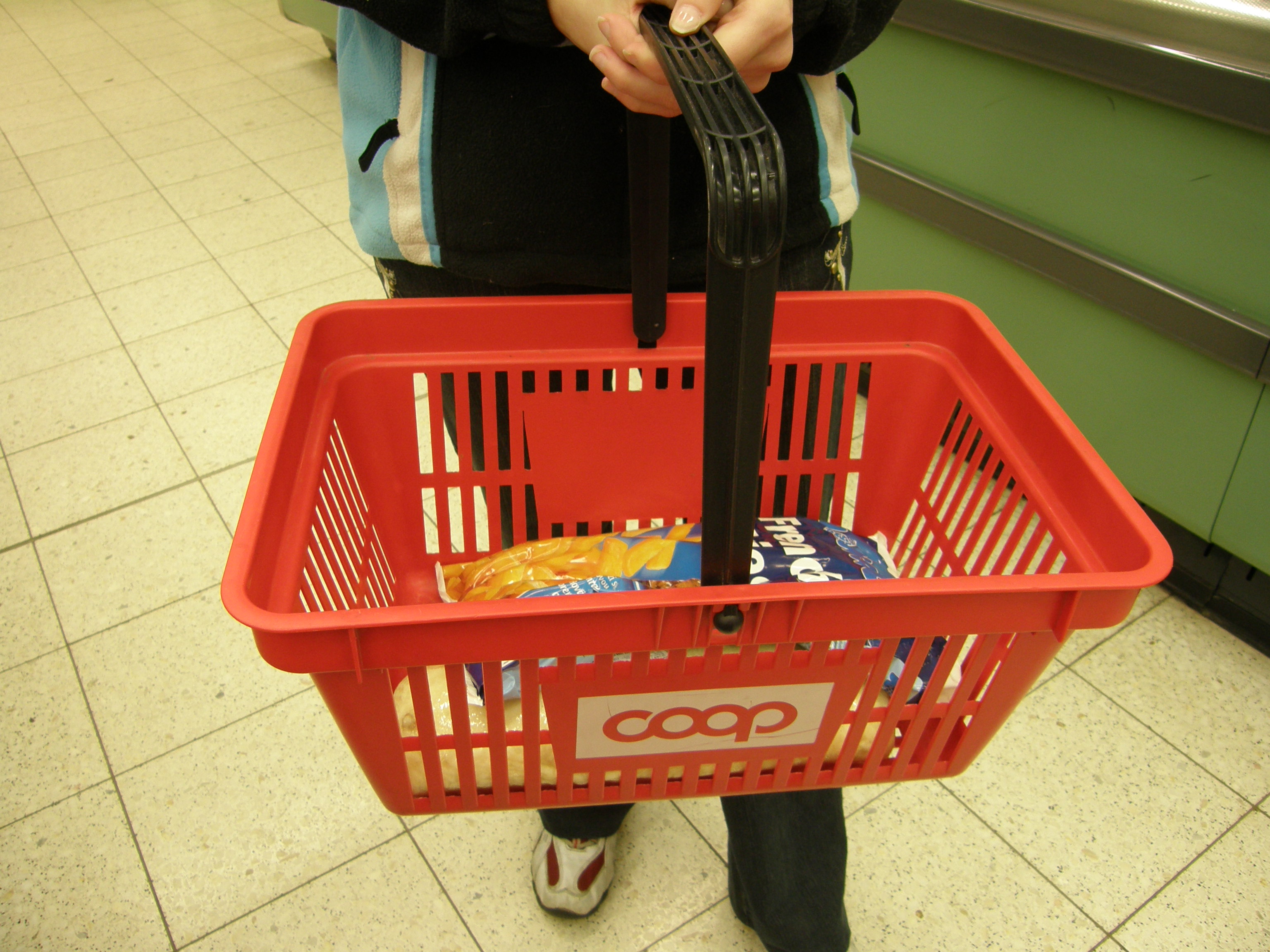 Shopping Baskets - Commercial Retail Storage Solutions | Shelves and Storage Equipment